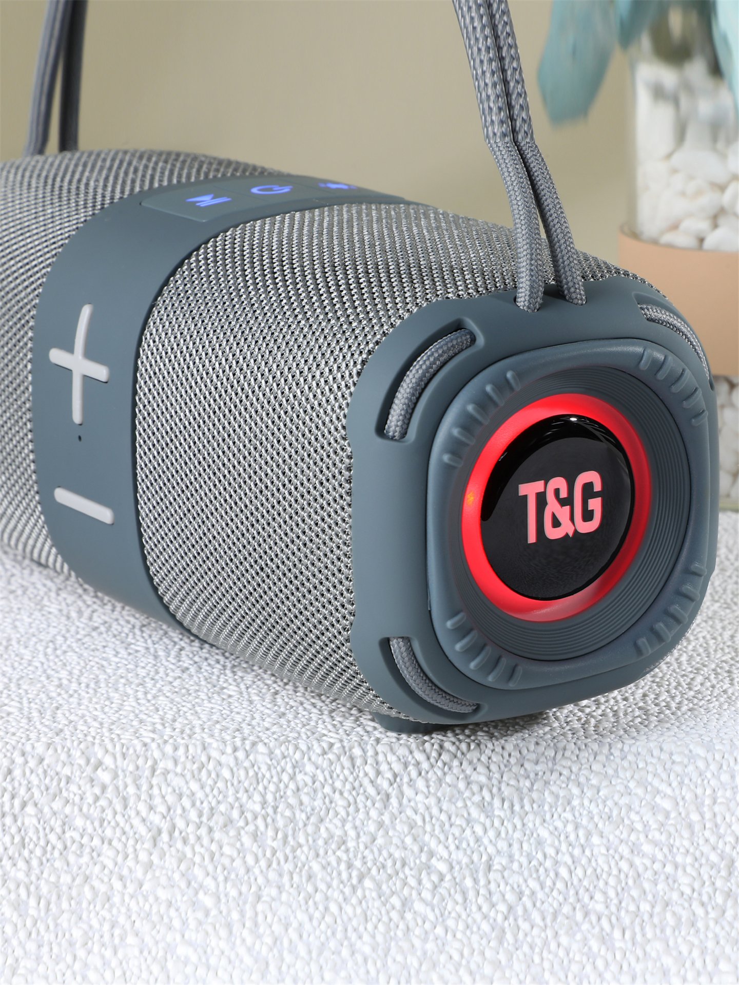 TG668 Nouveau haut-parleur à dents bleues à son dynamique à volume élevé Haut-parleur sans fil en tissu portable à diaphragme LED à deux canaux